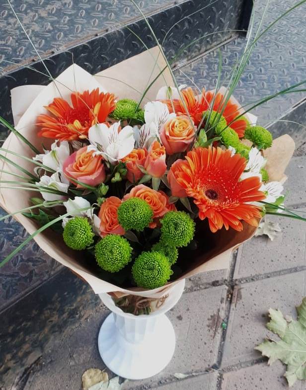 Букет цветов из: Герберы, Хризантемы, Альстромерии и Розы в Горном Саратовская область