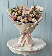 Букет цветов из:  Розы и Лизиантусы в Горном Саратовская область