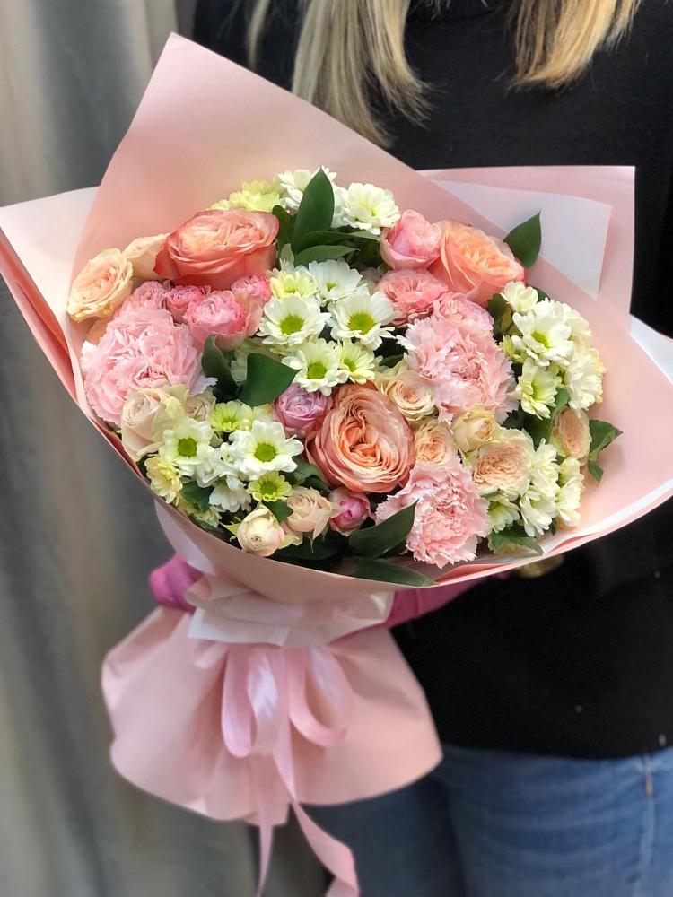 Букет цветов из: Гвоздики, Розы и Хризантемы в Горном Саратовская область