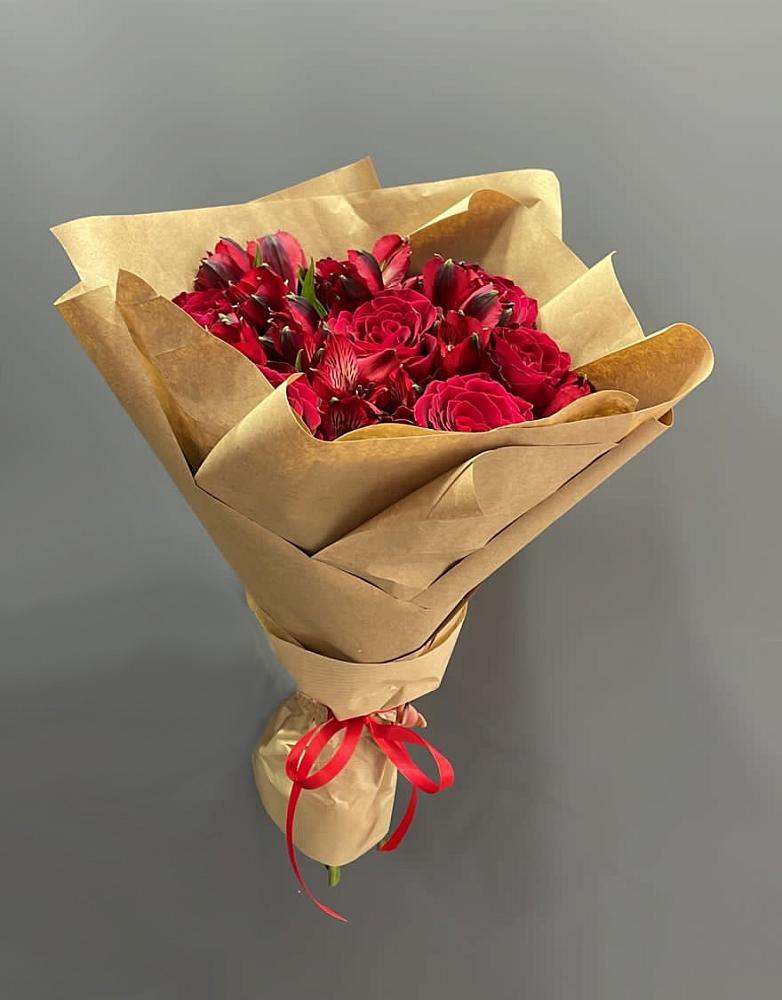 Букет цветов из: Альстромерии и Розы в Горном Саратовская область