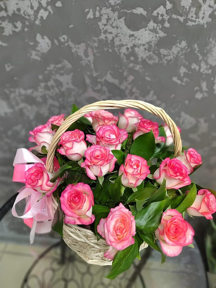 Цветочная композиция из Розы в корзине в Горном Саратовская область