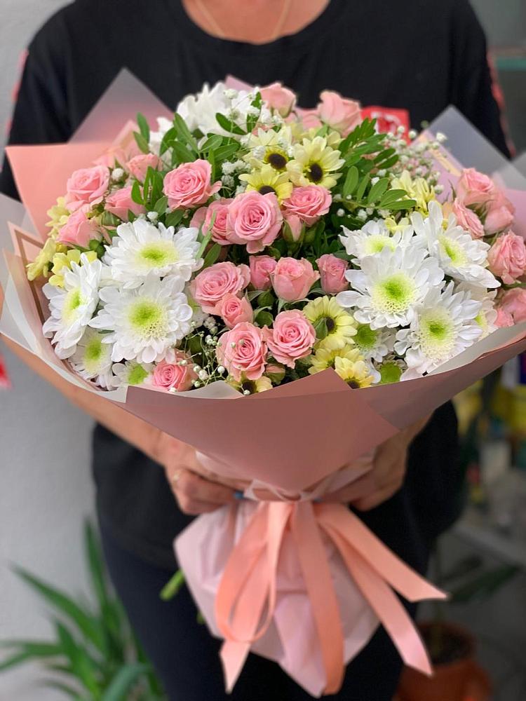 Букет цветов из: Розы и Хризантемы в Горном Саратовская область