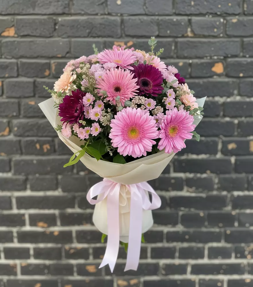Букет цветов из: Герберы и Хризантемы в Горном Саратовская область