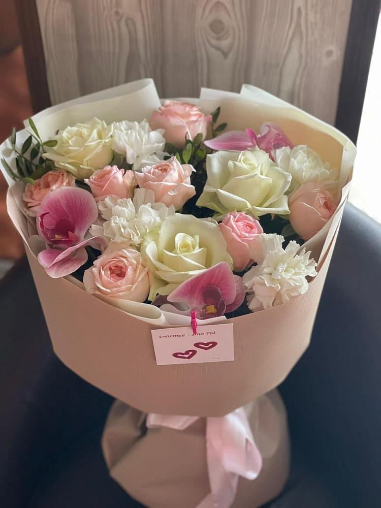 Букет цветов из: Орхидеи, Розы и Гвоздики в Горном Саратовская область