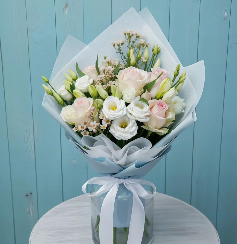 Букет цветов из: Розы и Лизиантусы в Горном Саратовская область