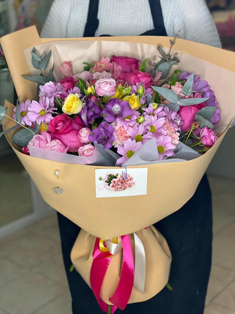 Букет цветов из: Хризантемы, Гвоздики и Альстромерии в Горном Саратовская область