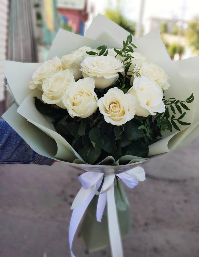 Букет Белые розы Проуд в Горном Саратовская область