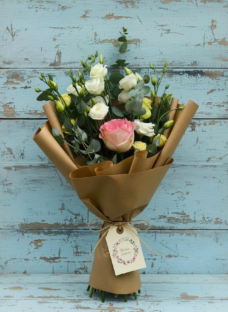 Букет цветов из: Розы и Лизиантусы в Горном Саратовская область