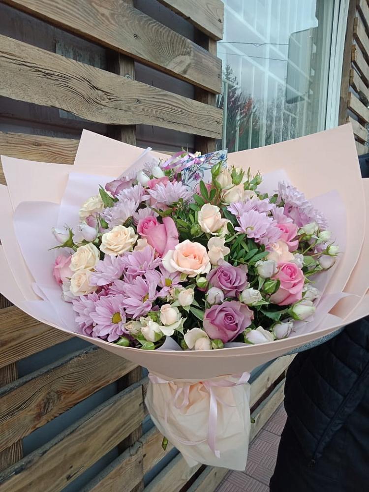 Букет цветов из: Розы и Хризантемы в Горном Саратовская область