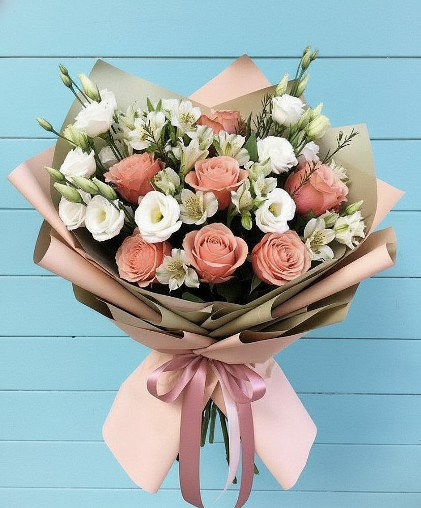 Букет цветов из: Розы, Альстромерии и Лизиантусы в Горном Саратовская область
