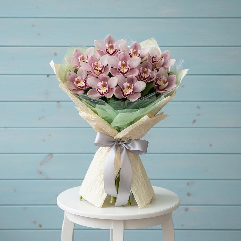 Букет цветов из: Орхидеи и Розы в Горном Саратовская область