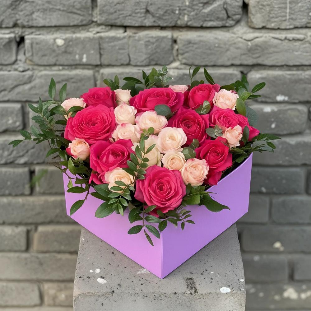 Цветочная композиция из Розы в коробке в Горном Саратовская область