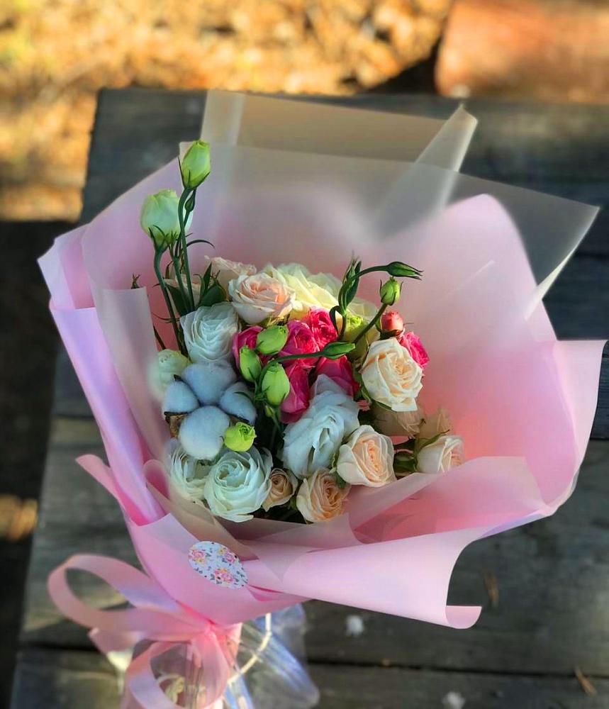 Букет цветов из: Розы и Лизиантусы в Горном Саратовская область