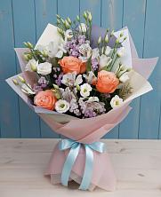 Букет цветов из:  Лизиантусы, Розы, Альстромерии и Гипсофила в Горном Саратовская область