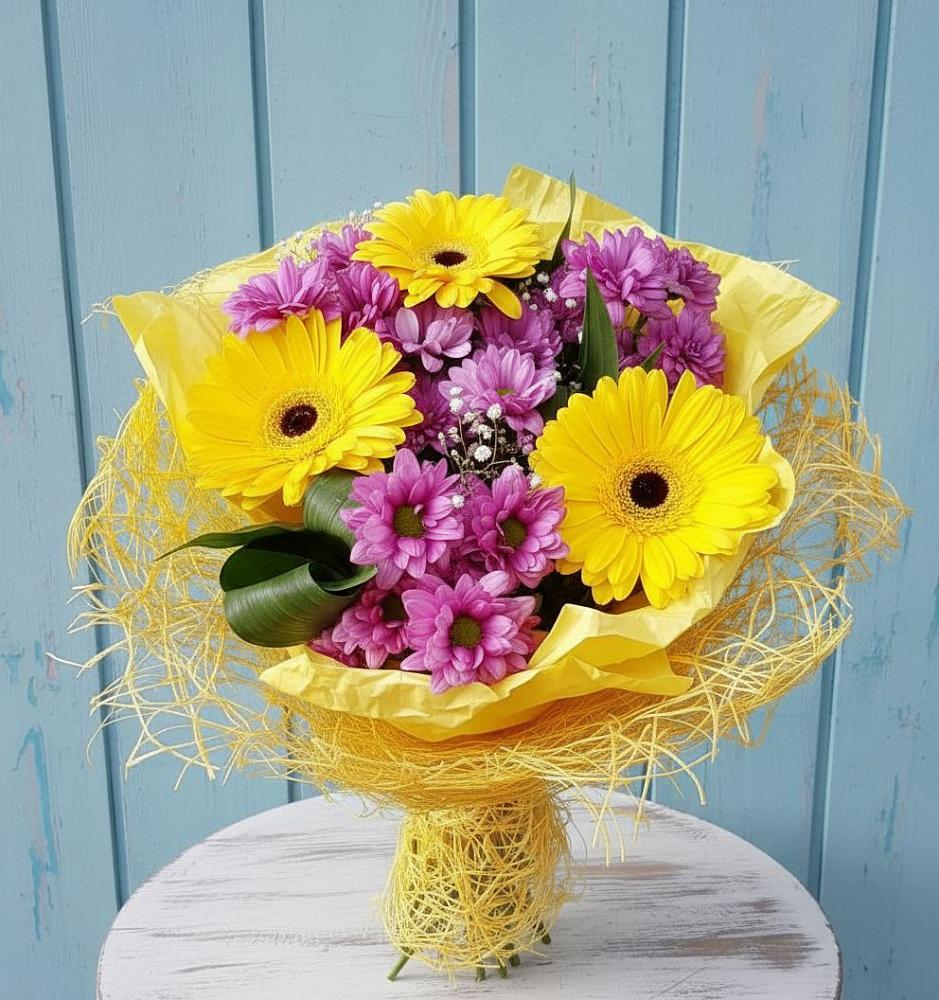 Букет цветов из: Хризантемы и Герберы в Горном Саратовская область