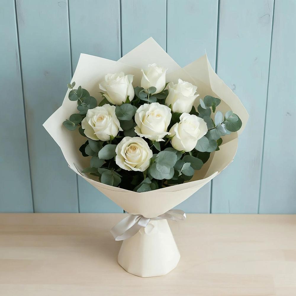 Букет Белые розы в Эвкалипте в Горном Саратовская область
