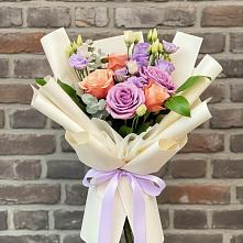Букет цветов из:  Лизиантусы и Розы в Горном Саратовская область