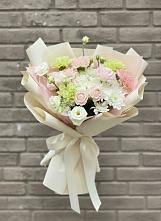 Букет цветов из:  Гвоздики, Розы, Лизиантусы и Хризантемы #REPLACE_PRED# Горном Саратовская область