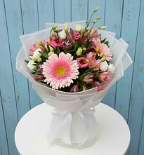 Букет цветов из:  Герберы, Альстромерии и Лизиантусы #REPLACE_PRED# Горном Саратовская область