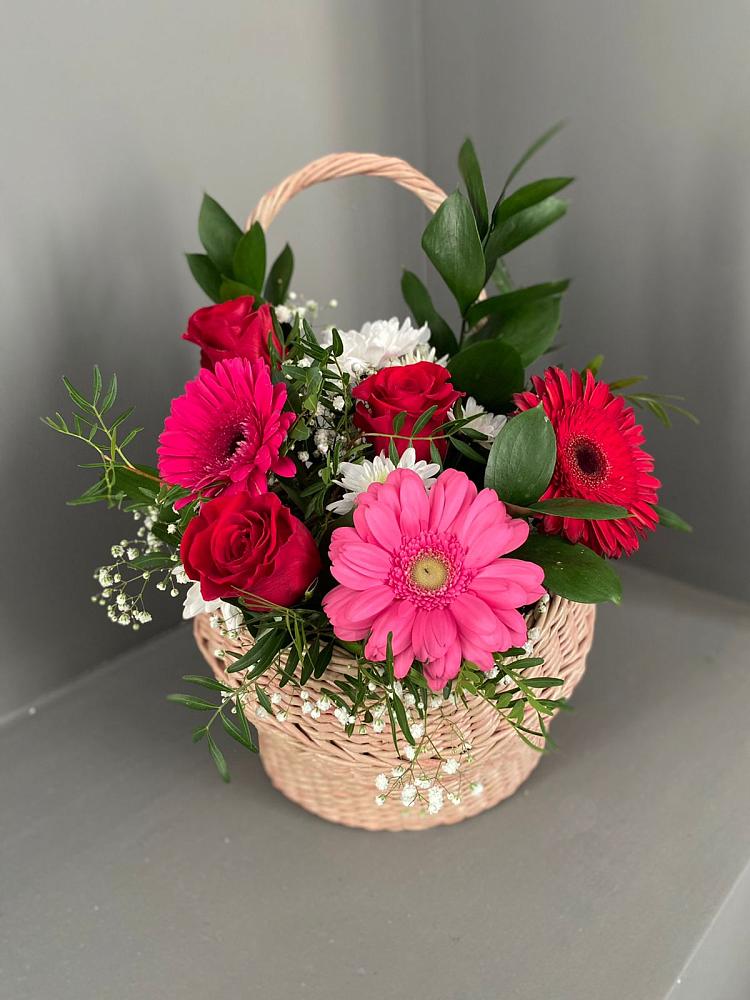 Цветочная композиция из Розы, Хризантемы и Герберы в корзине в Горном Саратовская область