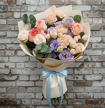 Букет цветов из:  Розы, Лизиантусы и Гвоздики в Горном Саратовская область